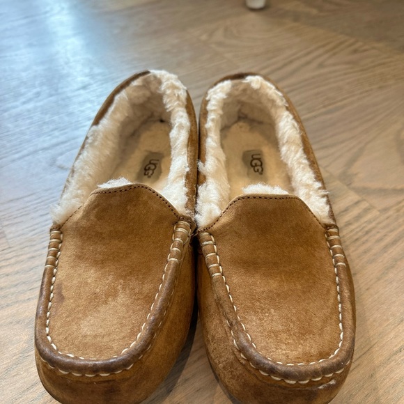 Ugg Slippers - Picture 4 of 5